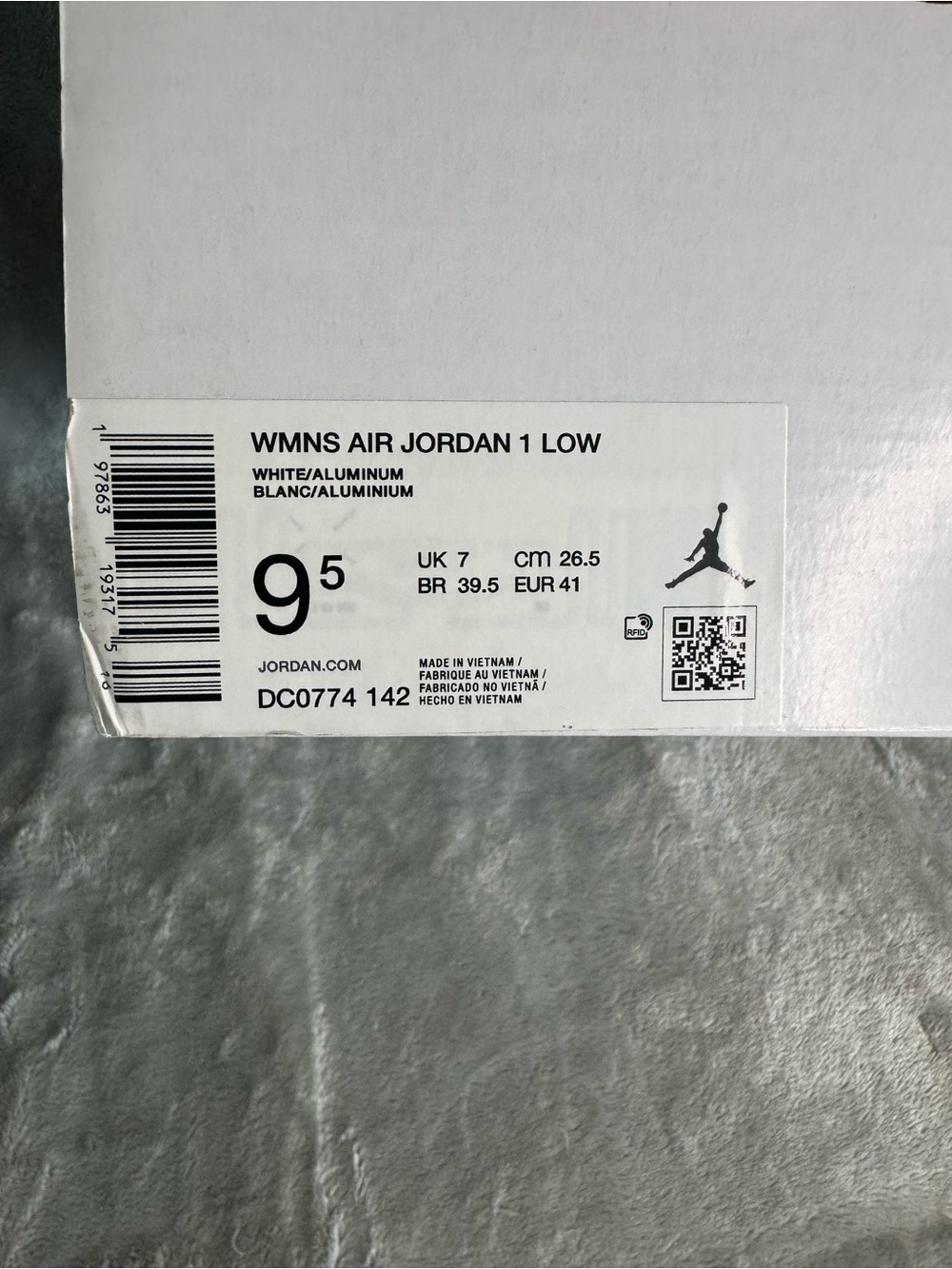 New in Box Women's Air Jordan 1 Low - Size 9.5 - Picture 5 of 5